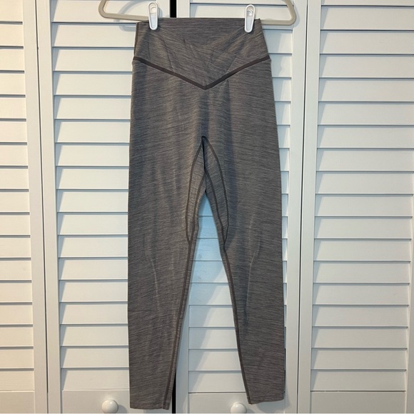 Sleek Gray V-Waist Leggings - Picture 2 of 7